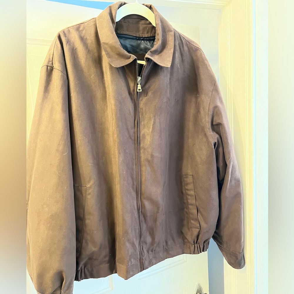 Jos A. Banks insulted leather jacket, size L.